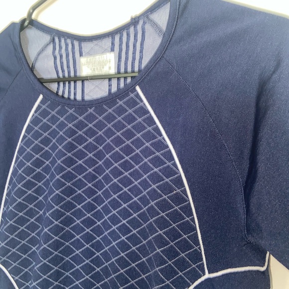 Athleta Finish Fast Line Tee Top Navy Blue 
Size Medium - Picture 5 of 11